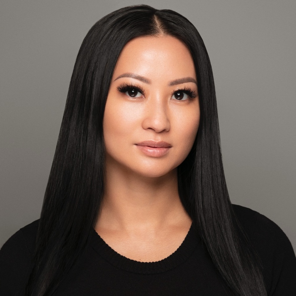 Meet your Posher, Janice.
I will only message you through the Poshmark app.